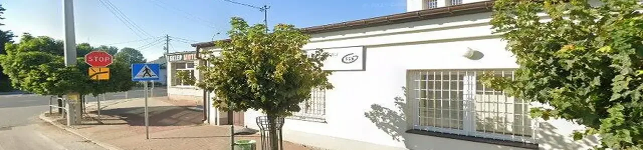 Zdjęcie placówki Banku Spółdzielczego w Bielawach przy ulicy Rynek.