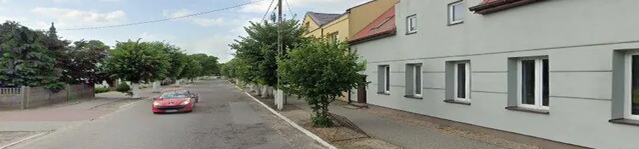 Zdjęcie placówki Banku Spółdzielczego w Dąbrowicach przy ulicy Sienkiewicza.