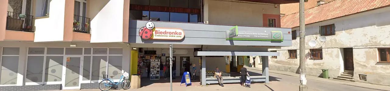 Zdjęcie placówki Banku Spółdzielczego w Fromborku przy ulicy Mickiewicza.