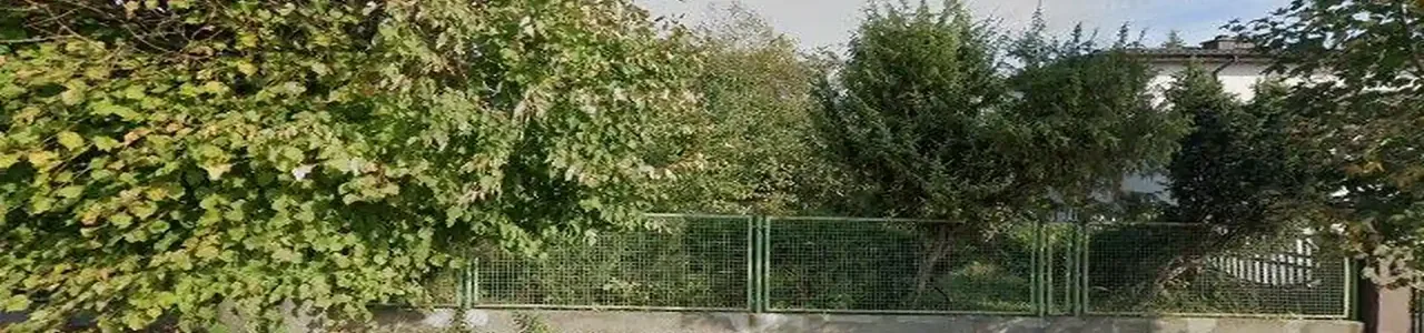 Zdjęcie placówki Banku Spółdzielczego w Gorzkowicach przy ulicy Szkolnej.