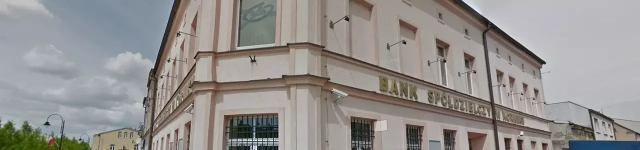 Zdjęcie placówki Banku Spółdzielczego w Kórniku przy ulicy Niepodległości.