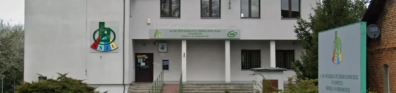 Zdjęcie placówki Banku Spółdzielczego w Nieborowie przy Alei Lipowej.
