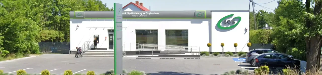Zdjęcie placówki Banku Spółdzielczego w Obrowoulu przy ulicy Warszawskiej.