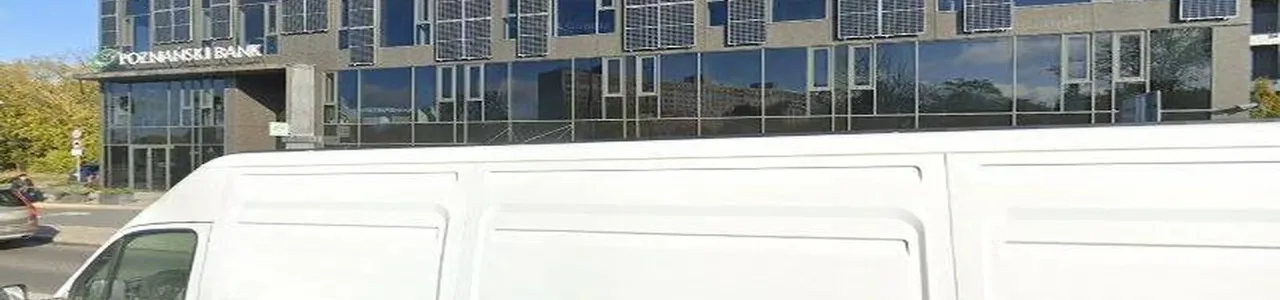 Zdjęcie jednej z poznańskich placówek spółdzielczej grupy bankowej