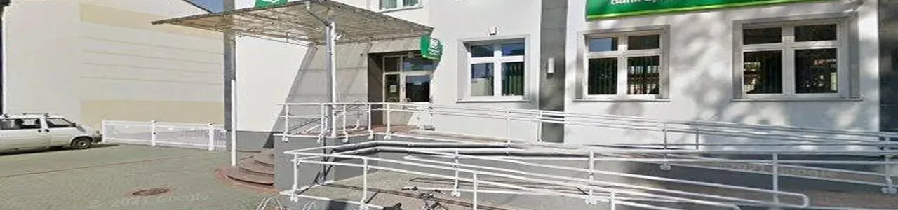 Zdjęcie placówki Banku Spółdzielczego przy ulicy Mickiewicza w Praszce