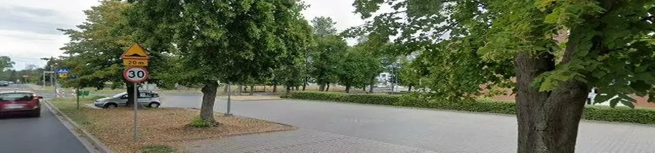 Zdjęcie placówki Banku Spółdzielczego w Suchym Lesie przy ulicy Szkolnej.