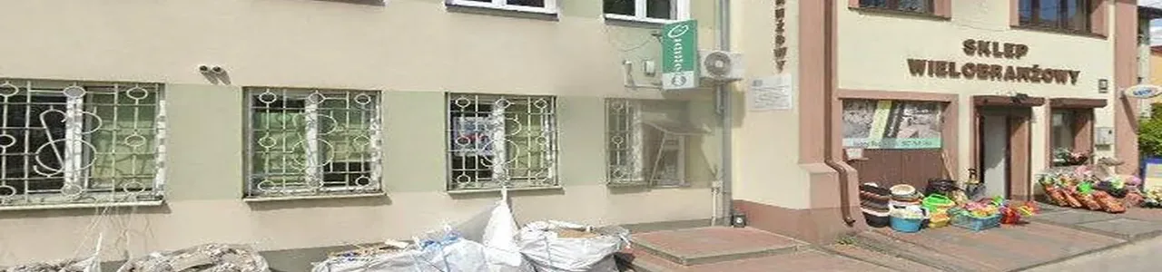 Zdjęcie placówki Banku Spółdzielczego w Tarłowie przy ulicy Rynek.