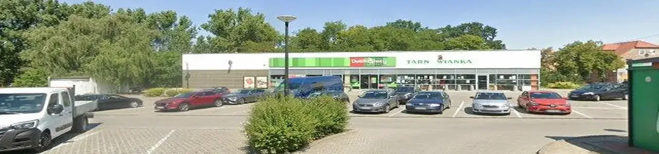 Zdjęcie placówki Banku Spółdzielczego w Tarnowie Podgórnem przy ulicy Szkolnej.