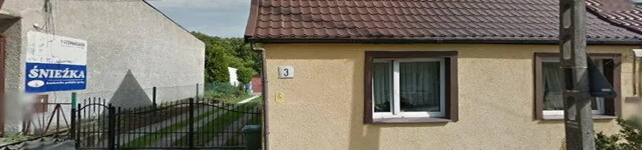 Zdjęcie placówki Banku Spółdzielczego w Trzebieży przy ulicy Wkrzańskiej.