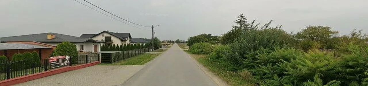 Zdjęcie placówki Banku Spółdzielczego w Woli Krzysztoporskiej przy ulicy Szkolnej.