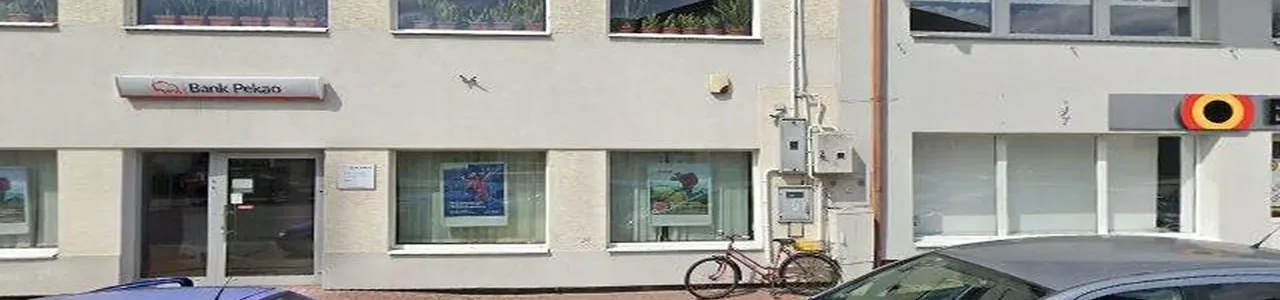 Zdjęcie placówki Banku Pekao w Biłgoraju przy ulicy Dąbrowskiego.