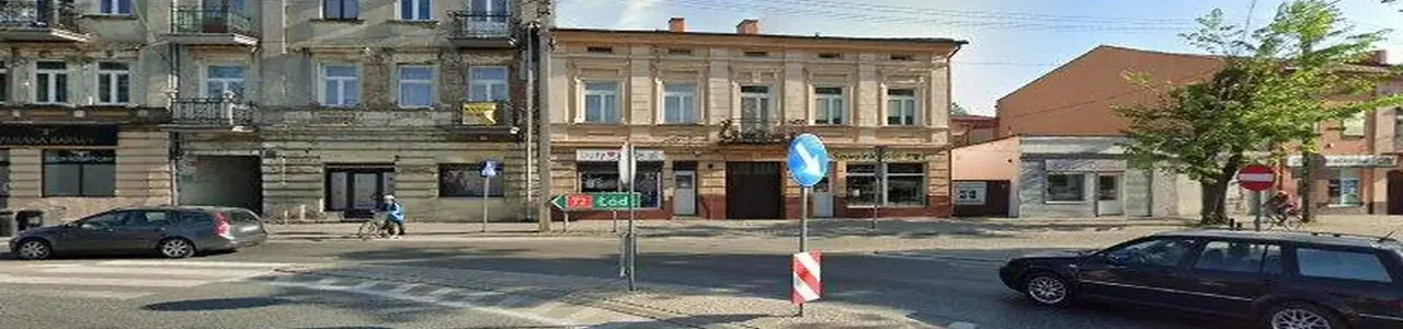 Zdjęcie placówki Banku Pekao w Brzezinach przy Placu Jana Pawła II.