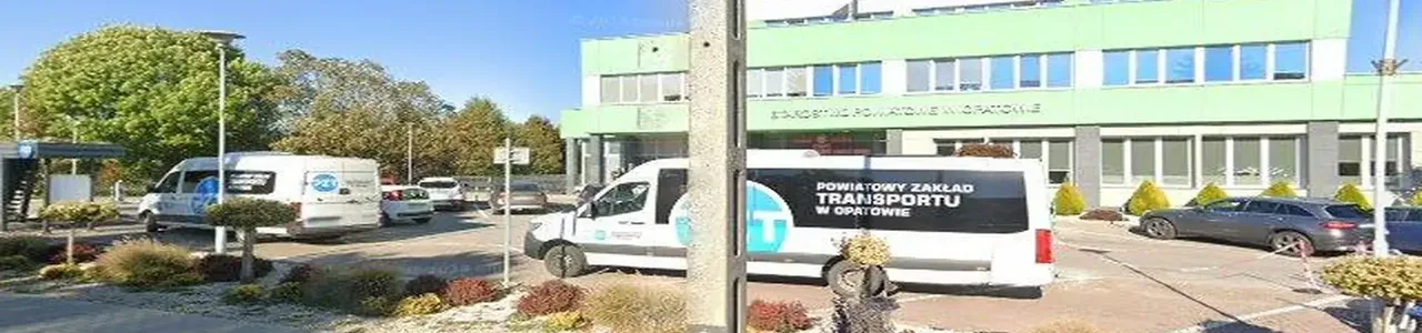 Zdjęcie placówki Banku Pekao przy ulicy Sienkiewicza w Opatowie