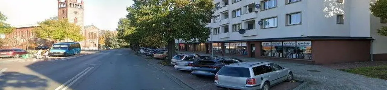 Zdjęcie placówki banku PKO Bank Polski przy placu Konstytucji 3 Maja w Dębnie