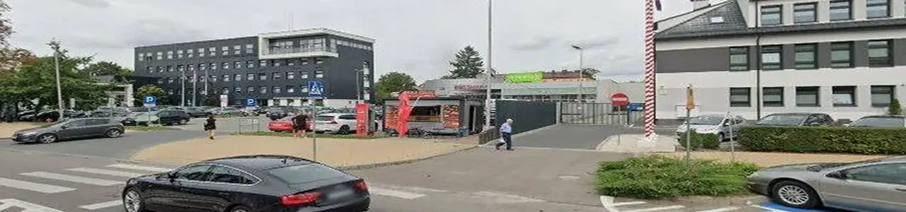 Zdjęcie placówki PKO Bank Polski przy ulicy Adama Mickiewicza w Sandomierzu