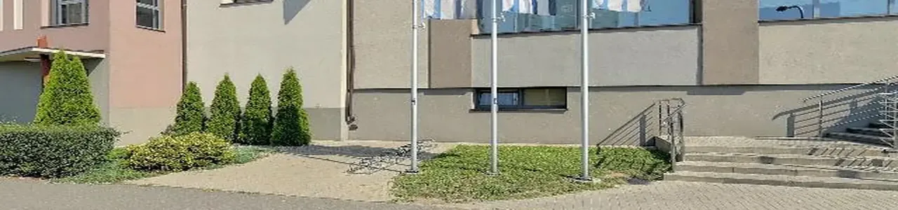 Zdjęcie placówki banku PKO Bank Polski przy placu Wojewódzkim w Sieradzu