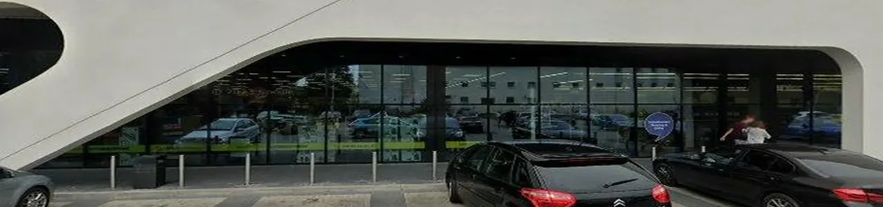 Zdjęcie placówki banku PKO Bank Polski przy ulicy Nowa w Starej Iwicznej /Centrum handlowe N-park