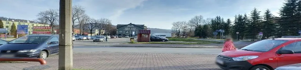 Zdjęcie placówki banku PKO Bank Polski przy ulicy Adama Mickiewicza w Suchej Beskidzkiej