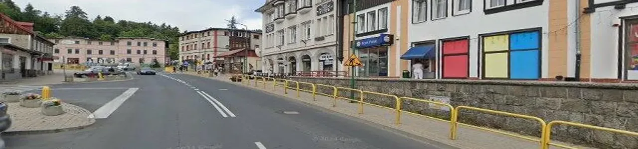 Zdjęcie placówki banku PKO Bank Polski przy ulicy Jedności Narodowej w Szklarskiej Porębie