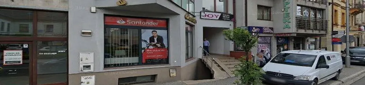 Zdjęcie jednej z placówek banku Santander w Bochni