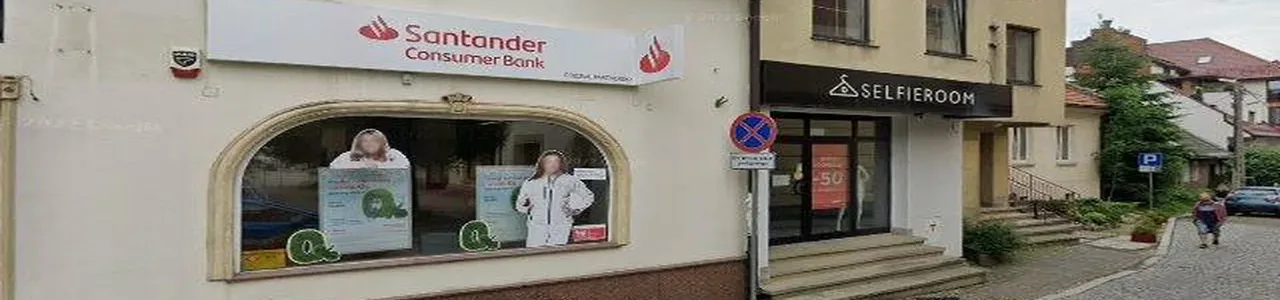 Zdjęcie jednej z placówek banku Santander w Myślenicach
