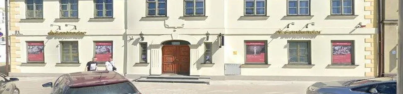 Zdjęcie jednej z placówek banku Santander w Pabianicach