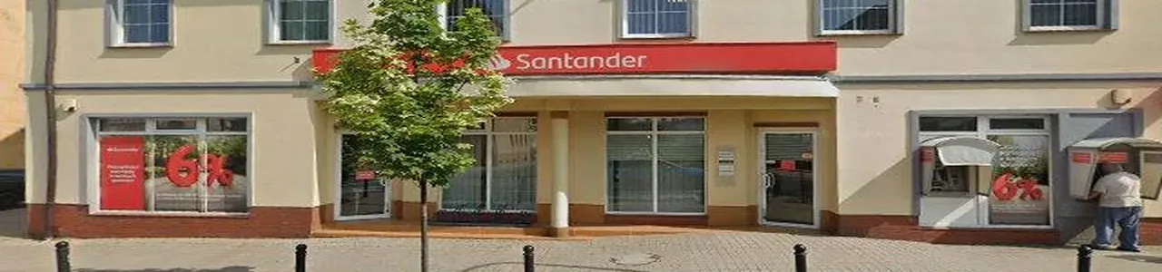 Zdjęcie jednej z placówek banku Santander w Środzie Śląskiej
