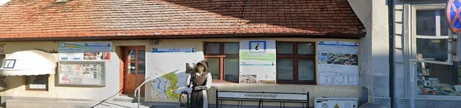 Zdjęcie placówki Banku Pekao w Koronowie przy Placu Zwycięstwa.