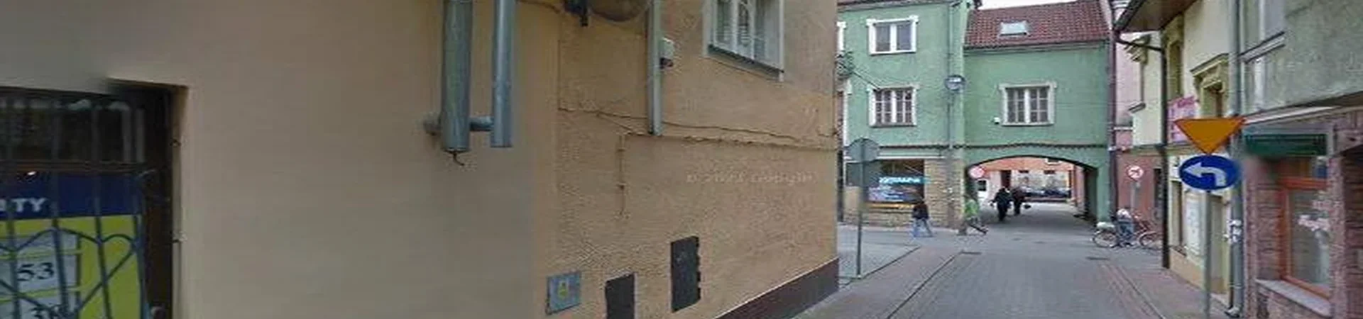 Zdjęcie placówki Banku Pekao w Lubaniu przy Placu Okrzei.