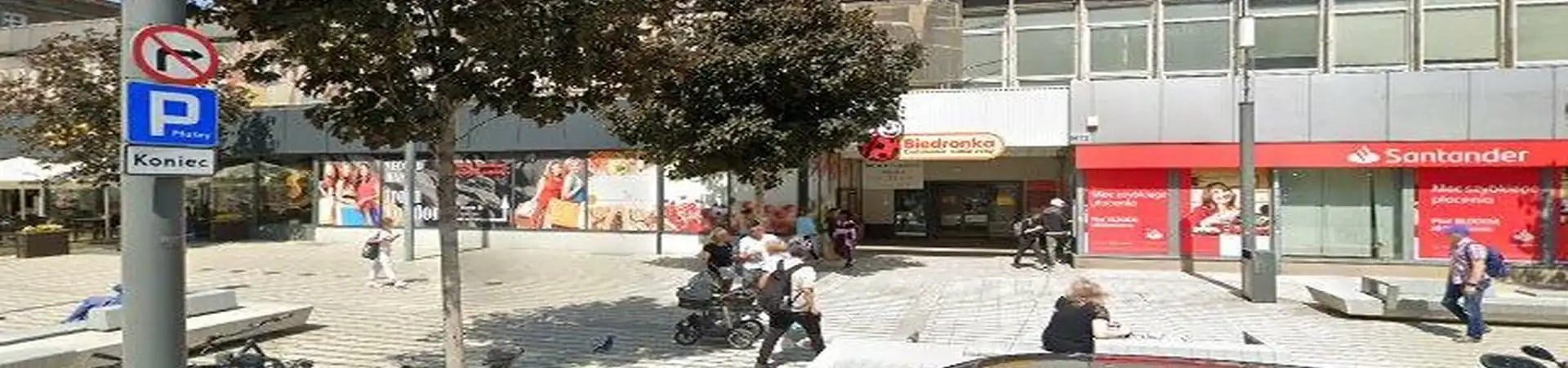Zdjęcie jednej z placówek banku Santander w Poznaniu