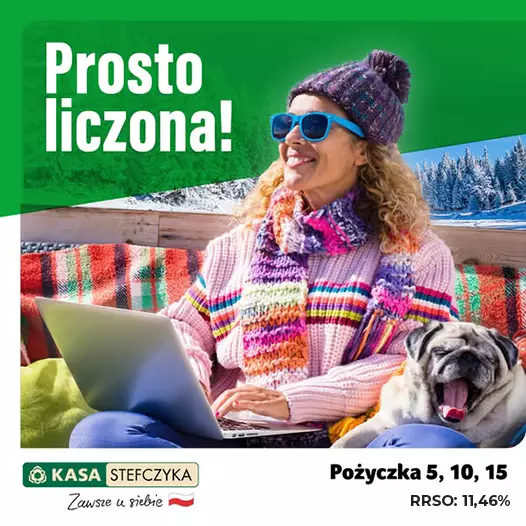 Kobieta w okularach i mops