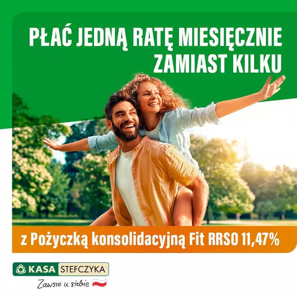 Uśmiechająca się para, szcześliwa z pożyczki konsolidacyjnej