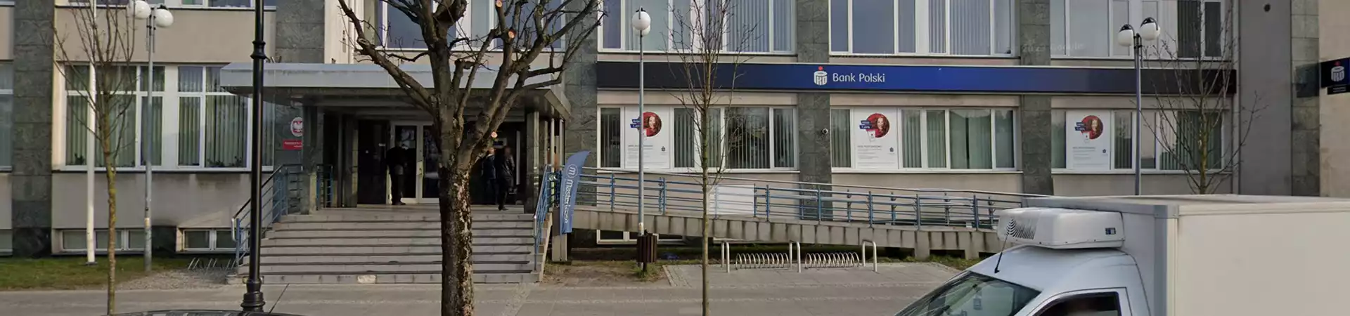 Zdjęcie placówki banku PKO Bank Polski przy ulicy Powstańców Warszawy w Otwocku