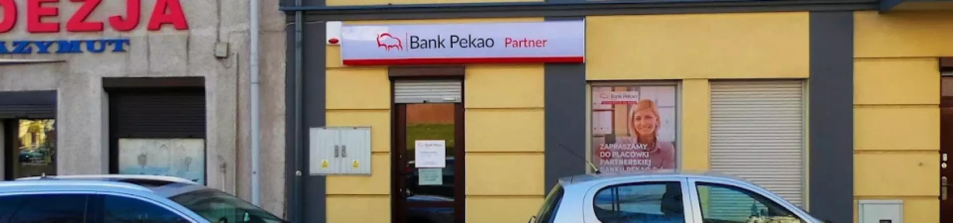 Zdjęcie placówki Banku Pekao przy placu Kościuszki w Poddębicach